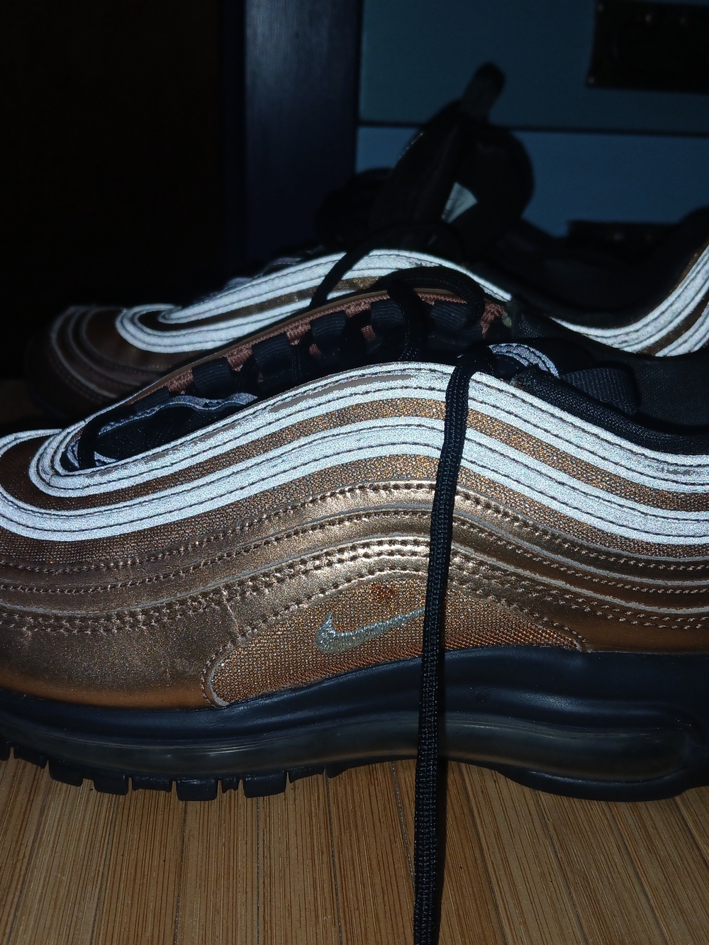 Nike Air Max in Metallic Bronze & Black